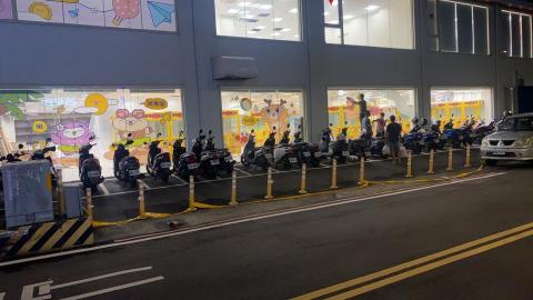 雨晨企業社 - 玻璃貼超透亮UV彩白彩