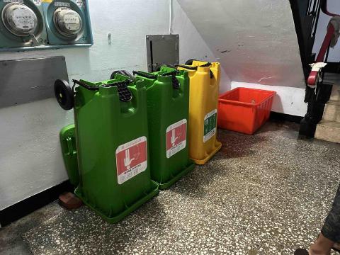 潔樂清潔社 - 樓梯清洗