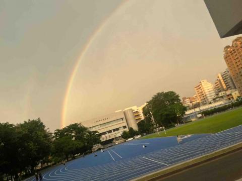 國考術科教練-阿元 - 高師大雨天後