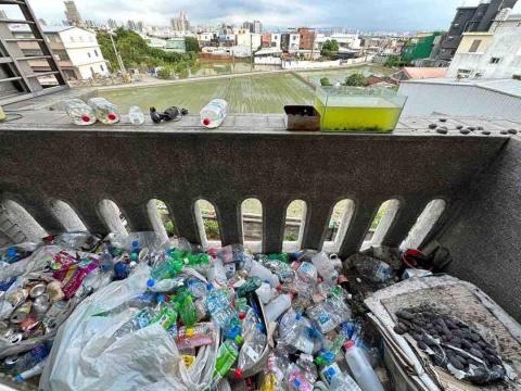 家事小精靈(居家清潔) - 陽台-清潔前