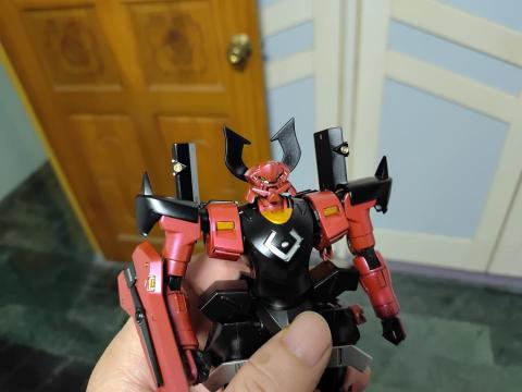 有點閒的阿飄 - 眉眉角角點了不少金屬色的小地方。