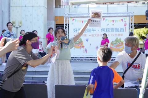 活動主持-君君 (客家語也OK唷^_<) - 