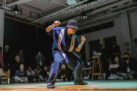 提供跳舞初學者服務的專家Hao舞蹈基礎訓練