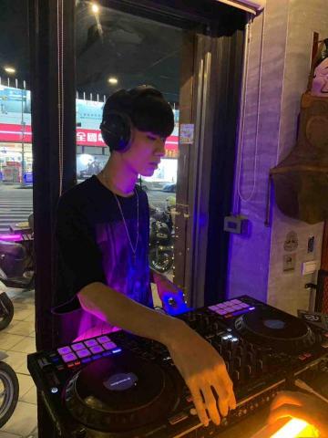 蔡丞鈞 - 酒吧駐點