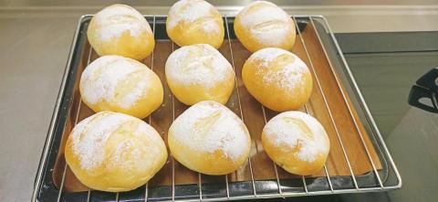 嘉佑烘焙坊 - 鮮奶小餐包