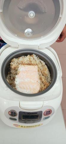 嘉佑烘焙坊 - 鮭魚炊飯