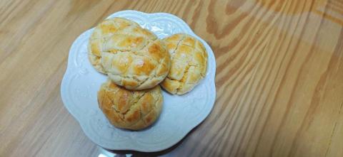 嘉佑烘焙坊 - 波蘿蛋黃酥