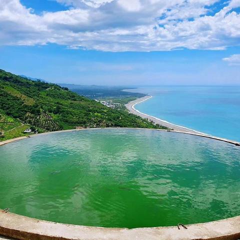 輕旅日常｜安心接送每一程｜機場接送 包車旅遊 交通車 - 台東天空之鏡