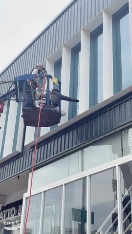 萬物皆清 - 大樓外部玻璃清潔