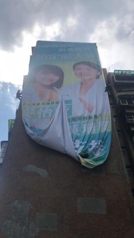 翔飛高空國際工程有限公司 - 外牆廣告帆布吊掛工程