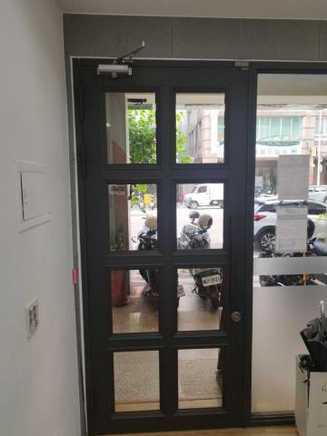 居家修繕/不鏽鋼、鐵件維修加固-魏師傅 - 門弓器維修更換 居家修繕/不鏽鋼、鐵件維修加固-魏師傅 - 門弓器維修更換