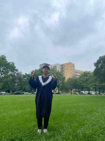 陳羿丞 - 大學畢業照