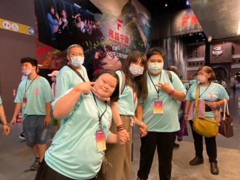 賴亭瑜 - 陪伴服務對象 擔任隊輔