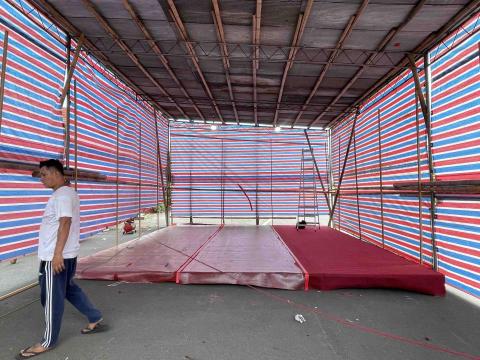 DA Jia - 鐵架舞台