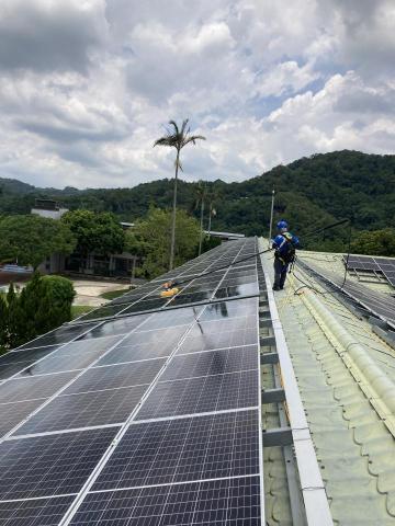 仰晴光能源科技 - 仰晴光 太陽能模組清潔 屋頂型
仰晴光 太陽能板模組清洗
太陽能電力系統巡檢維修 仰晴光能源科技 - 仰晴光 太陽能模組清潔 屋頂型
仰晴光 太陽能板模組清洗
太陽能電力系統巡檢維修