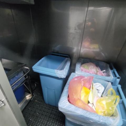 胡_AI DE - 垃圾及處於