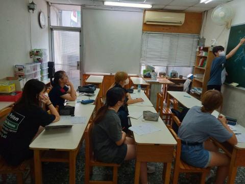 黃博宣 - 擔任過4年高中數學助教