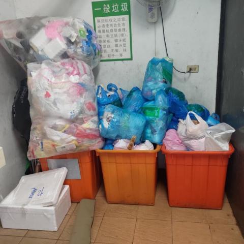 胡_AI DE - 社區大樓垃圾集中區
