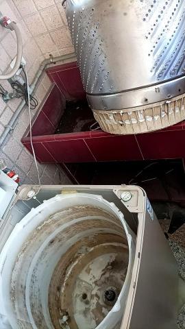 水次方 - 剛拆卸下來 髒兮兮的洗衣機