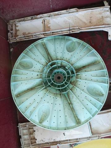 水次方 - 未清洗前的洗衣機零件