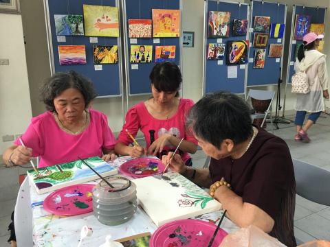 Sunny 老師 - 社區年長者繪畫課程