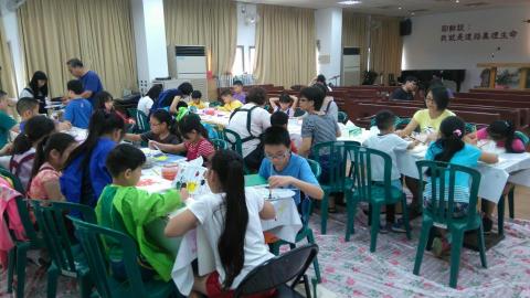 Sunny 老師 - 團體壓克力混齡班