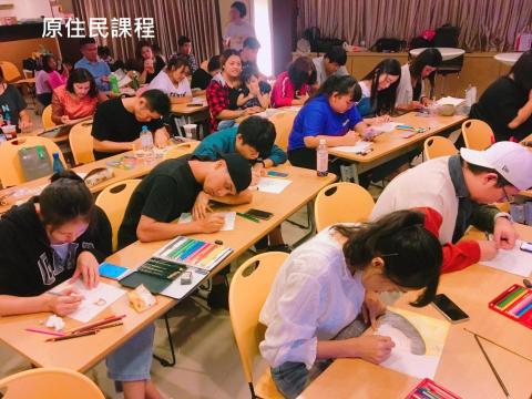 Sunny 老師 - 原住民色鉛筆課程