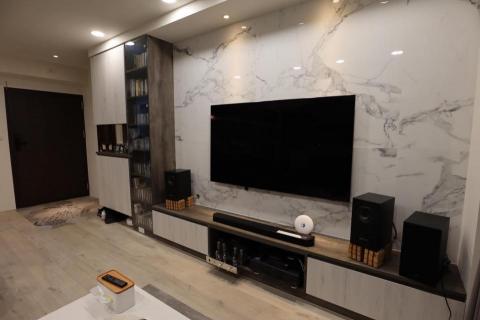 賴小姐 - 高雄文學路電視牆安裝