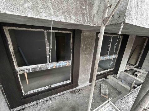 屋頂漏水/壁癌油漆剝落/大樓防水工程代工/駩盛防水工程行 - 大樓窗框防水施工