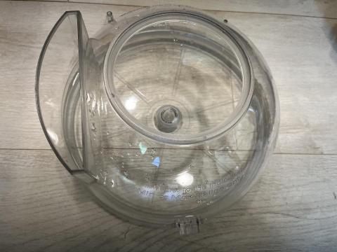 潔室悦X蟎蟲捕手—居家清潔服務 - 清潔前水濾式吸塵器內乾淨的自來水