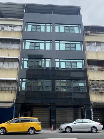 賴小姐 - 高雄自由路透天民宅二戶規劃，測量及繪圖翻修工程外牆、地坪安裝