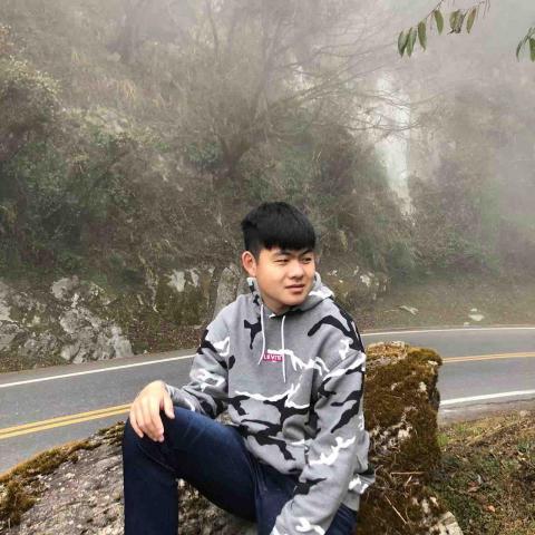 提供撞球課服務的專家劉昱承