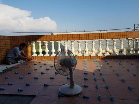 陳鵑兒 - 陽台磁磚剔除，重新舖貼