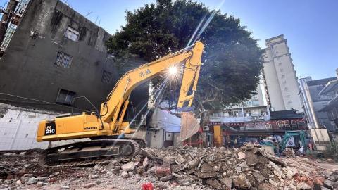 詠安國際工程有限公司 - KOMATSU-PC210-挖斗 詠安國際工程有限公司 - KOMATSU-PC210-挖斗