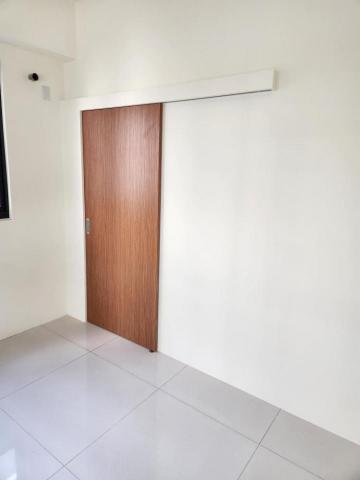 黃嘉文 - 因格間後室內空間有限，不適合ㄧ般房門製作，故改用拉門設計，增加空間靈活感。