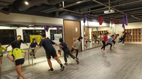 可以練 - 單腳 髖關節動態穩定