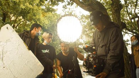 邱奕祥 - 工作側拍照片