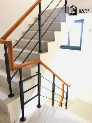 聖衞樓梯扶手有限公司 - 焊接式
轉角的光線透進來 木頭紋路的美
簡約的美