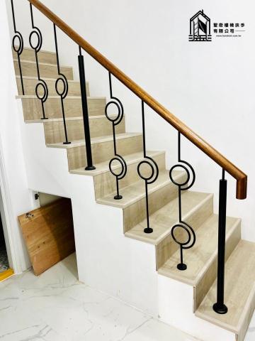 聖衞樓梯扶手有限公司 - 簡約又不失單調
專利車枳
搭配木扶手
質感滿分