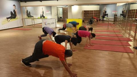 可以練 - 核心爬行