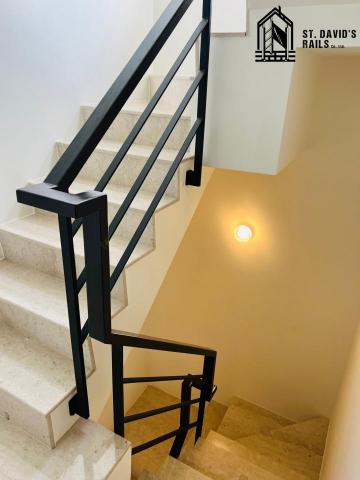 聖衞樓梯扶手有限公司 - 側掛式扶手
需搭配梯形
省出樓梯最大空間

