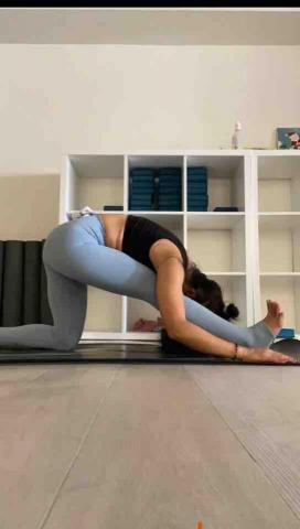 艾利納瑜伽小教學 - 