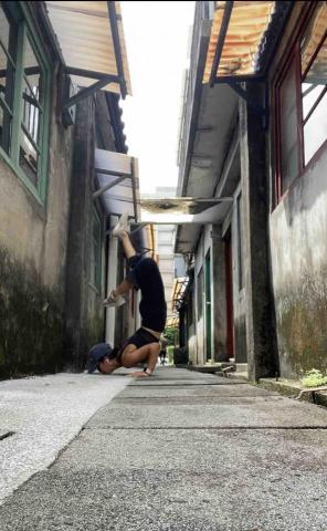 艾利納瑜伽小教學 - 