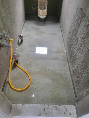 鴻駿 - 浴室地坪試水