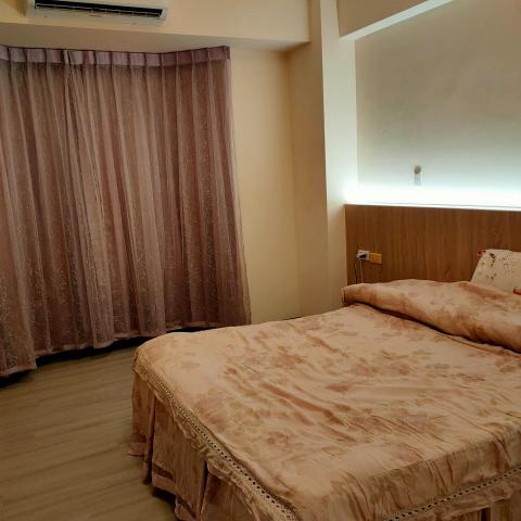 提供客廳服務的專家陳建富,：夫妻檔專業居家清潔服務