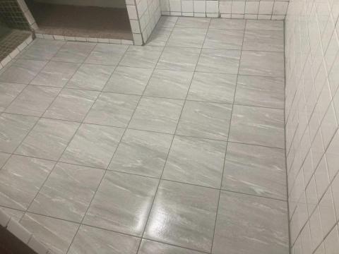 鴻駿 - 廚房地坪貼磁磚