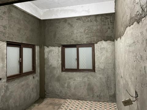 葉文傑 - 水泥粉光磁磚底