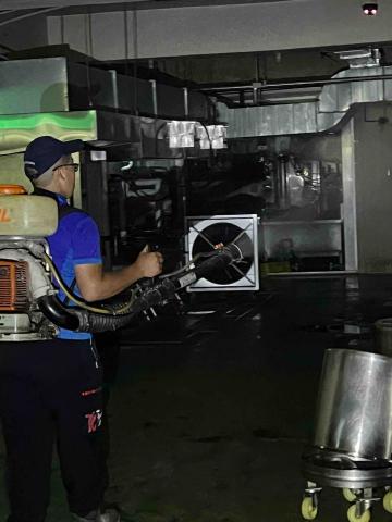 耀際冠軍病媒蚊防治有限公司 - 奇美食品湖內廠施藥