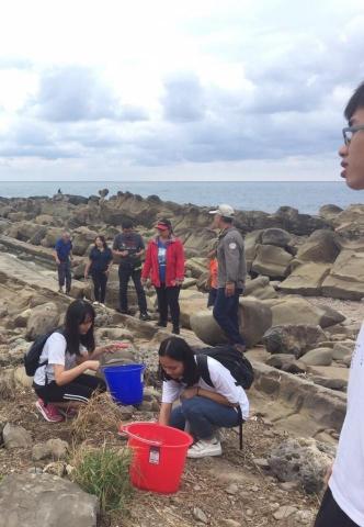 林頫儀 - 和朋友們一起淨灘