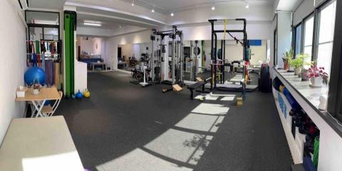 友趣健身工作室 - 陽光燦爛的健身吧（？